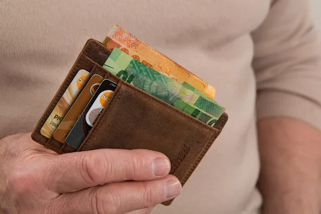 wallet, credit card, cash, investment, money, financial, finance, financial planning, shopping, paying, commerce, business, wealth, buy, payment, currency, poor, rich, budget, savings, banking, purchase, banknote, pay, economy, wallet, wallet, wallet, wallet, wallet, credit card, financial planning, budget, budget. Verificare controlli sul budget